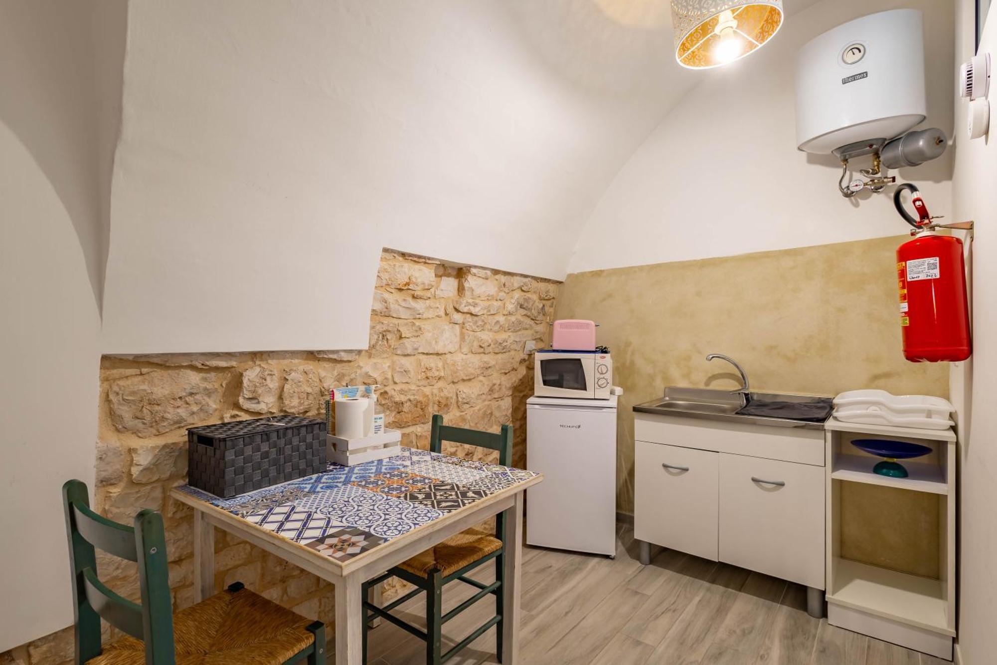 Antiche Mura Apartments"Nido Di Puglia" Monovano トゥーリ エクステリア 写真